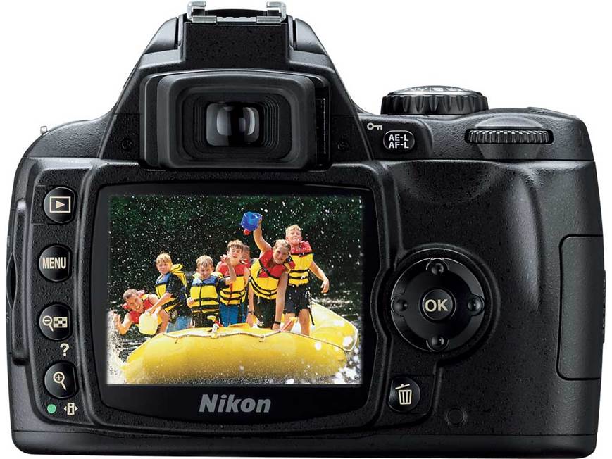 Nikon D40 Kit 6.1-megapixel digital SLR camera with 18-55mm zoom