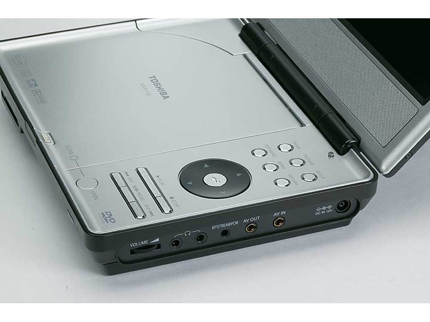 Toshiba SD-P1700 Portable DVD player with 7