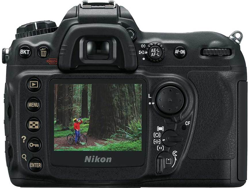 Nikon D200 Kit 10.2-megapixel digital SLR camera with 18-200mm