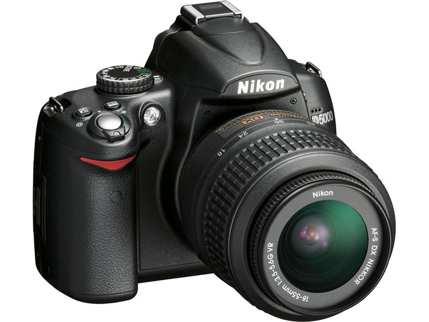Nikon D5000 Kit 12.3-megapixel digital SLR camera with 18-55mm