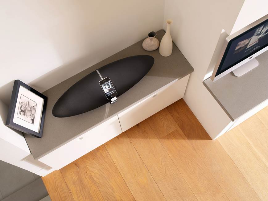 Bowers & Wilkins Zeppelin Air Powered speaker system with Apple