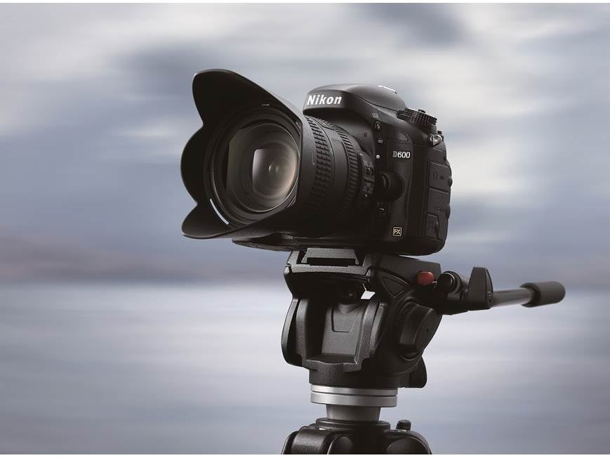 Nikon D600 with 3.5X Zoom Lens 24.3-megapixel full-frame sensor