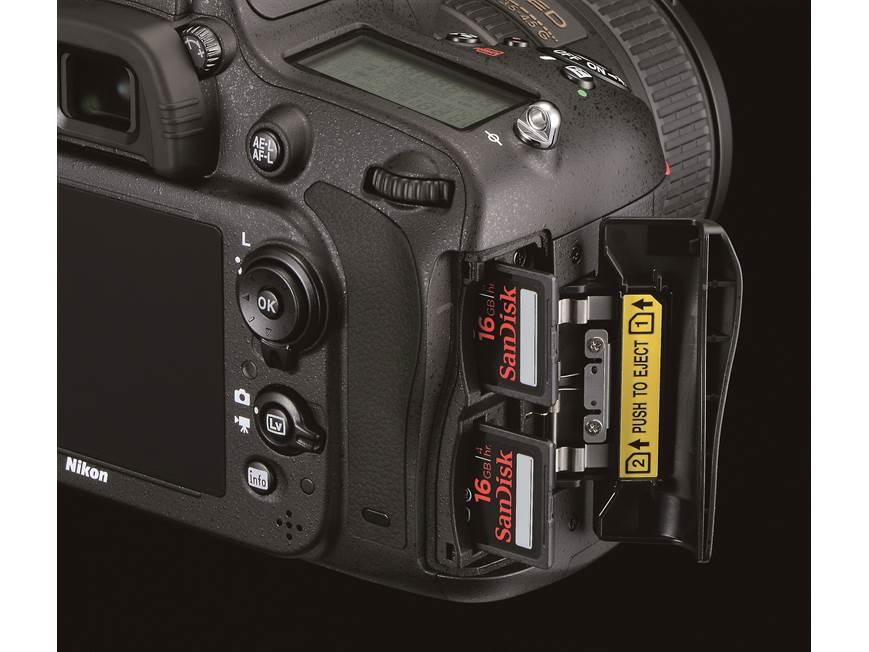 Nikon D600 with 3.5X Zoom Lens 24.3-megapixel full-frame sensor