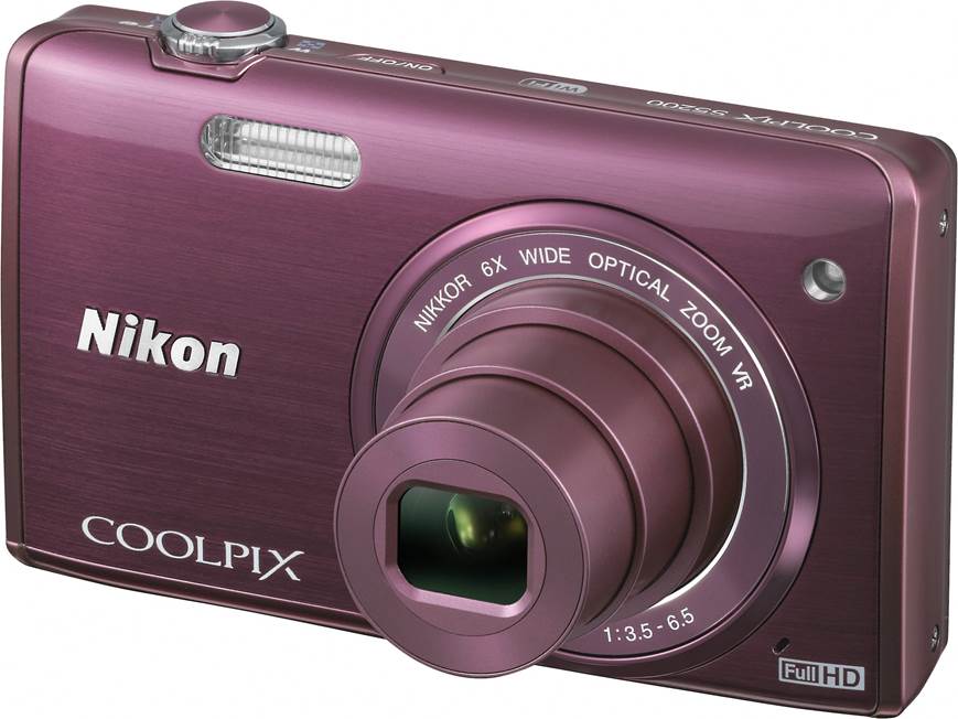Nikon Coolpix S5200 Bundle 16-megapixel, 6X optical zoom camera