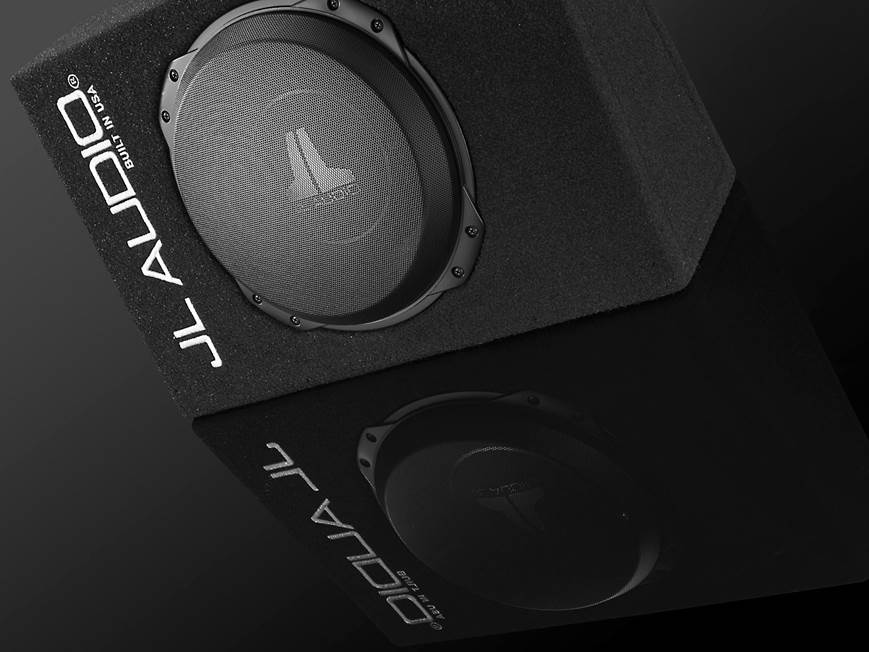 BOX③ JL Audio CS110TG-TW3 Sealed PowerWedge™ enclosure with one 10