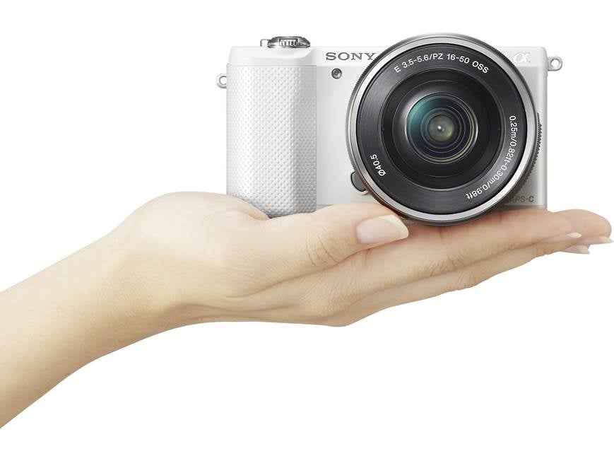 Sony Alpha a5000 Kit (White) 20.1-megapixel mirrorless camera with