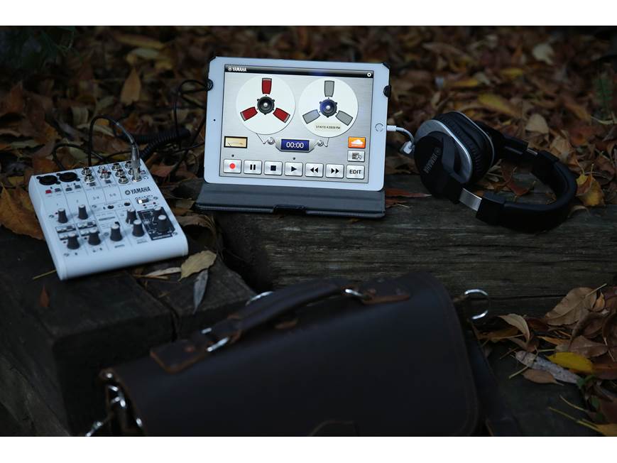 Yamaha AG06 6-channel mixer and USB 2.0 computer/iPad® recording