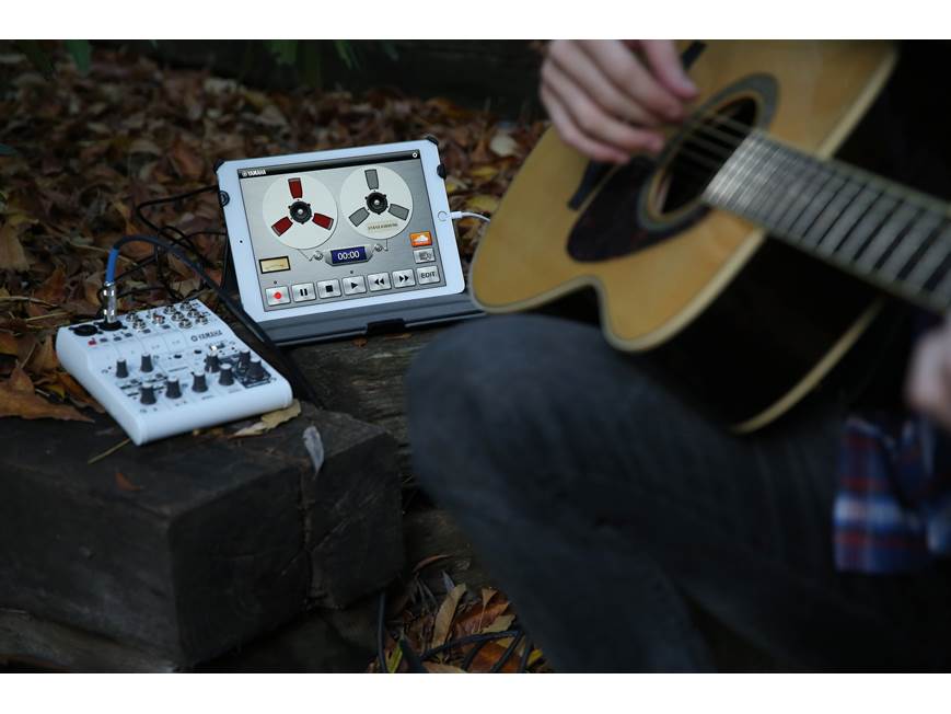 Yamaha AG06 6-channel mixer and USB 2.0 computer/iPad® recording