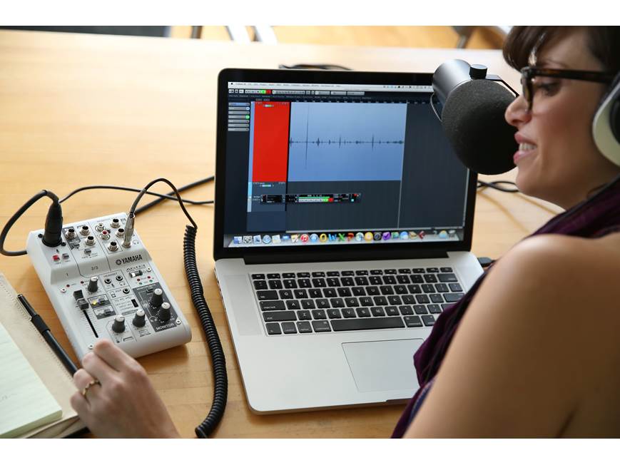 Yamaha AG03 3-channel mixer and USB 2.0 computer/iPad® recording