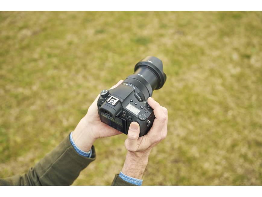 Sony Cyber-shot DSC-RX10M3 Large-sensor 20.1-megapixel camera with