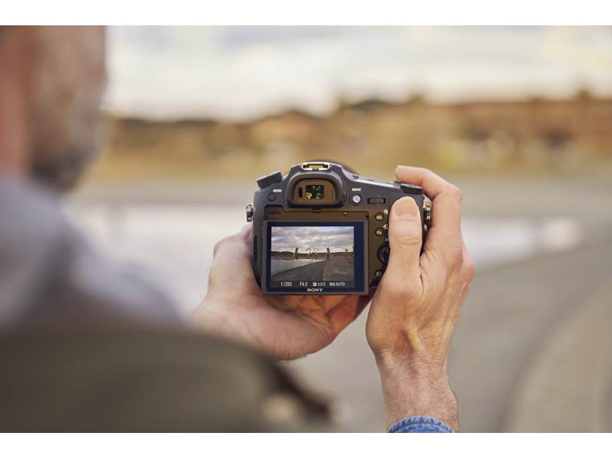 Sony Cyber-shot DSC-RX10M3 Large-sensor 20.1-megapixel camera with