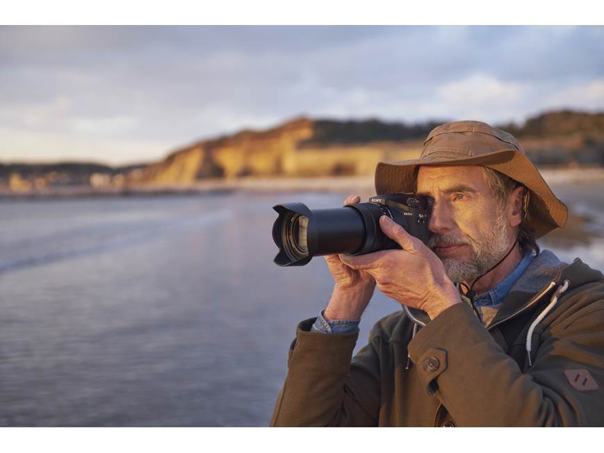 Sony Cyber-shot DSC-RX10M3 Large-sensor 20.1-megapixel camera with