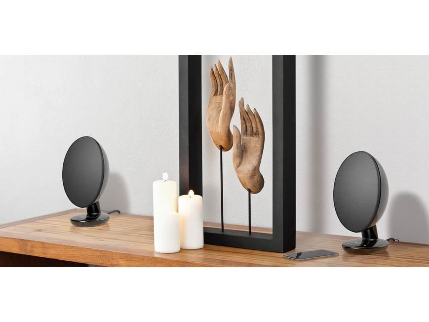 KEF EGG (Black) Powered desktop speakers with Bluetooth® (Black