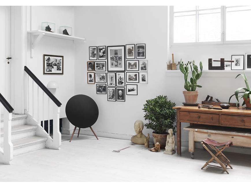 Bang & Olufsen Beoplay A9 (Black with Walnut Legs) Powered speaker