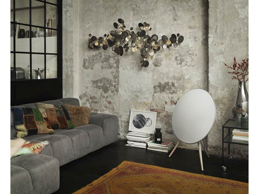 Bang & Olufsen Beoplay A9 (White with Maple Legs) Powered speaker