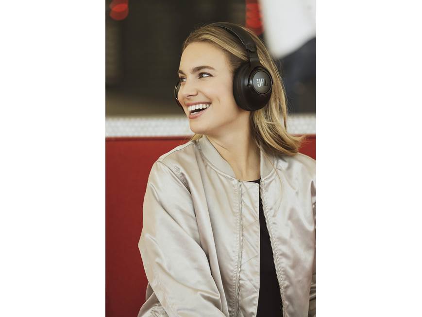 JBL CLUB ONE Over-ear wireless noise-cancelling headphones at