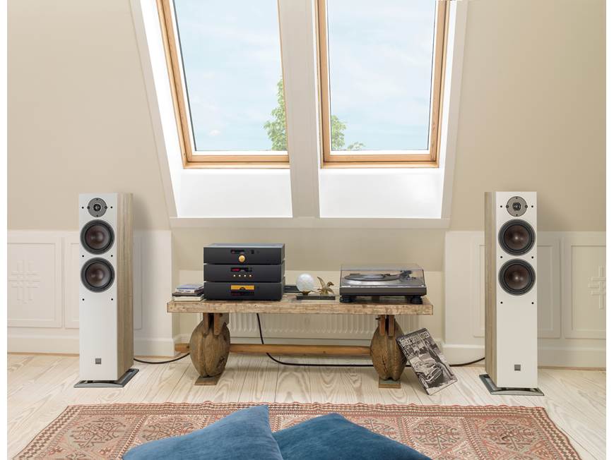 DALI Oberon 7 (Light Oak) Matched pair of floor-standing speakers