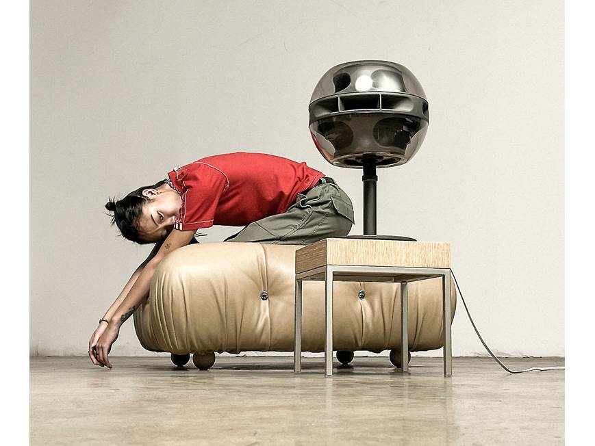 Syng Cell Alpha (With Table Stand) Powered speaker with Wi-Fi and