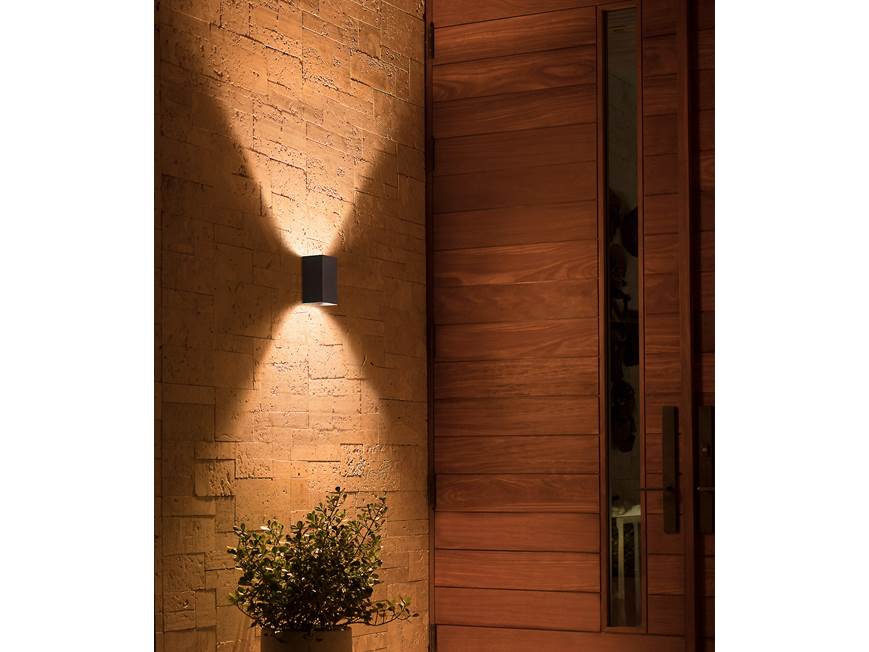 Philips Hue Resonate Wall Light