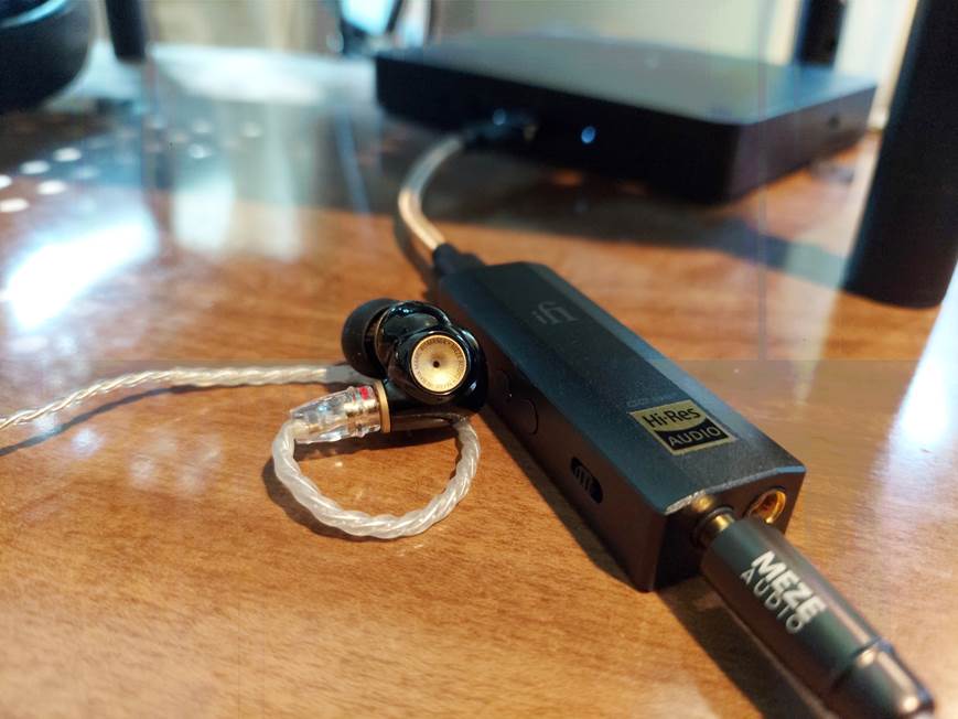 iFi GO bar Portable USB DAC/headphone amplifier, compatible with