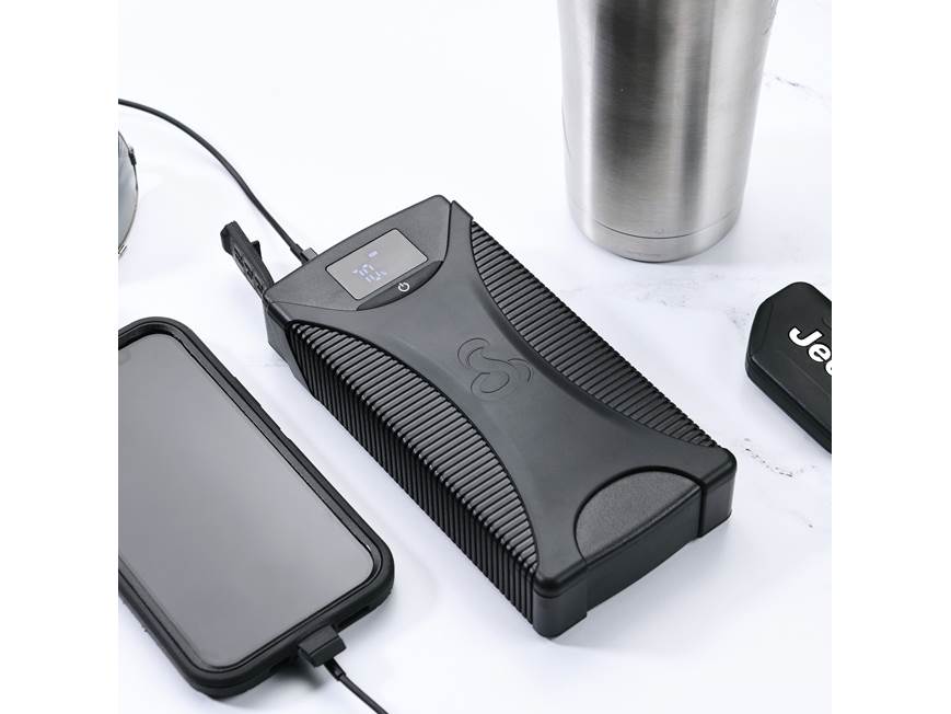 Cobra CPJS1000A 1000-amp jump starter and lithium-ion power bank