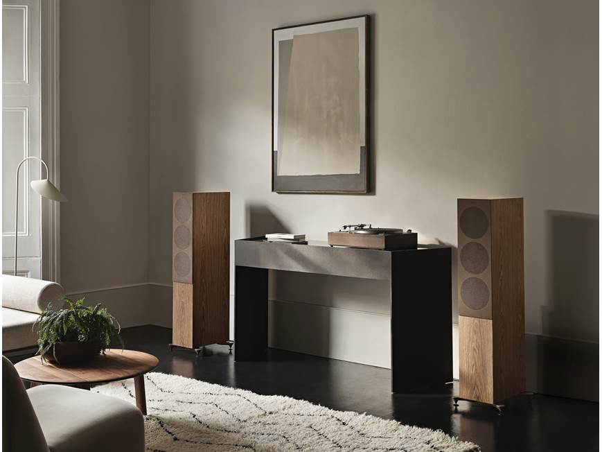 KEF R7 Meta (Walnut) Floorstanding speaker (Walnut) at Crutchfield
