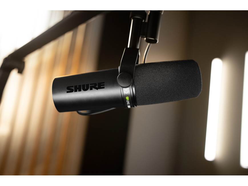 Shure SM7dB Large-diaphragm cardioid dynamic microphone with built