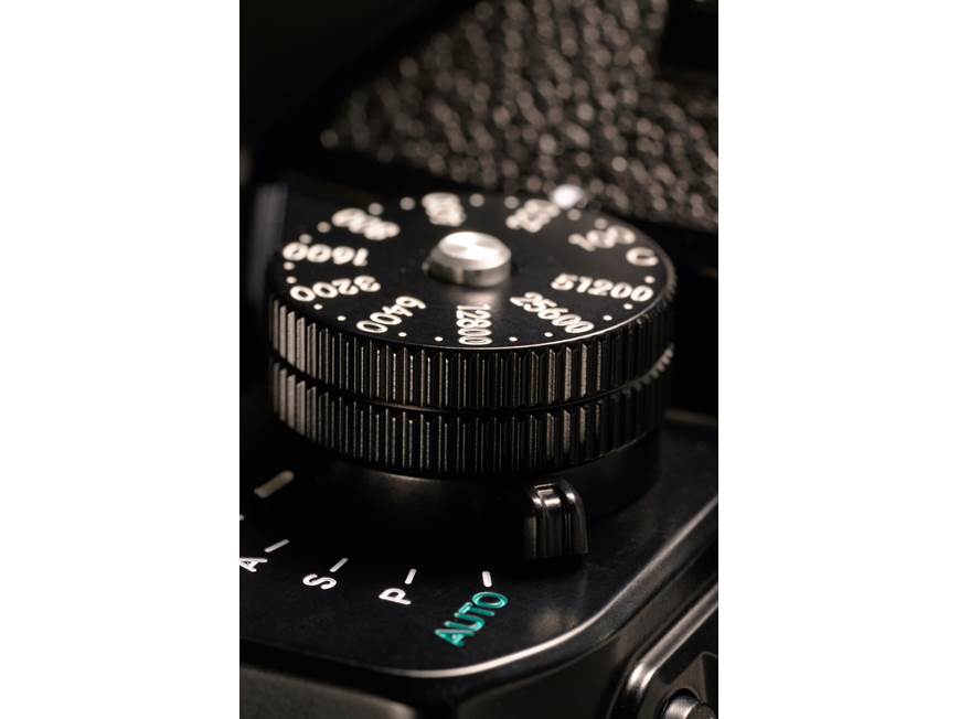 Nikon Z f 24-70mm Kit 24.5-megapixel full-frame retro-styled