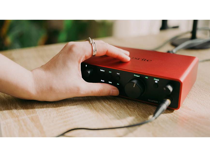 Focusrite Scarlett 2i2 (4th Generation) USB 2.0 (Type-C) audio