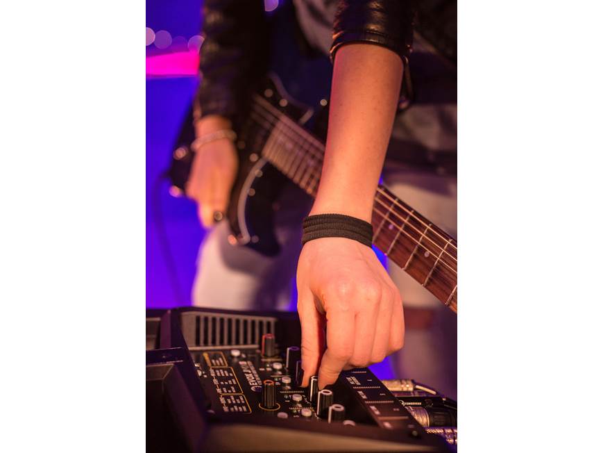 RCF EVOX JMIX8 Portable powered speaker system with 8-channel