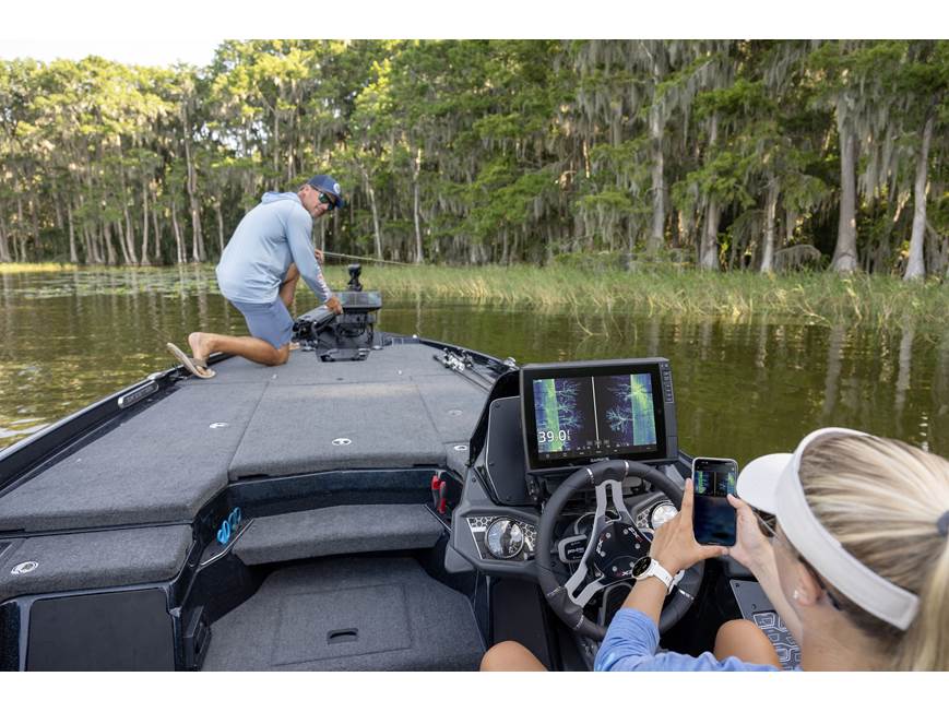 Garmin ECHOMAP™ Ultra 2 106sv (includes GT56UHD-TM transducer) 10
