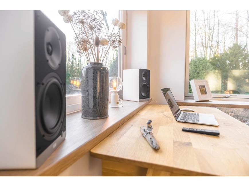ELAC Debut ConneX DCB61 (White) Powered bookshelf speakers with