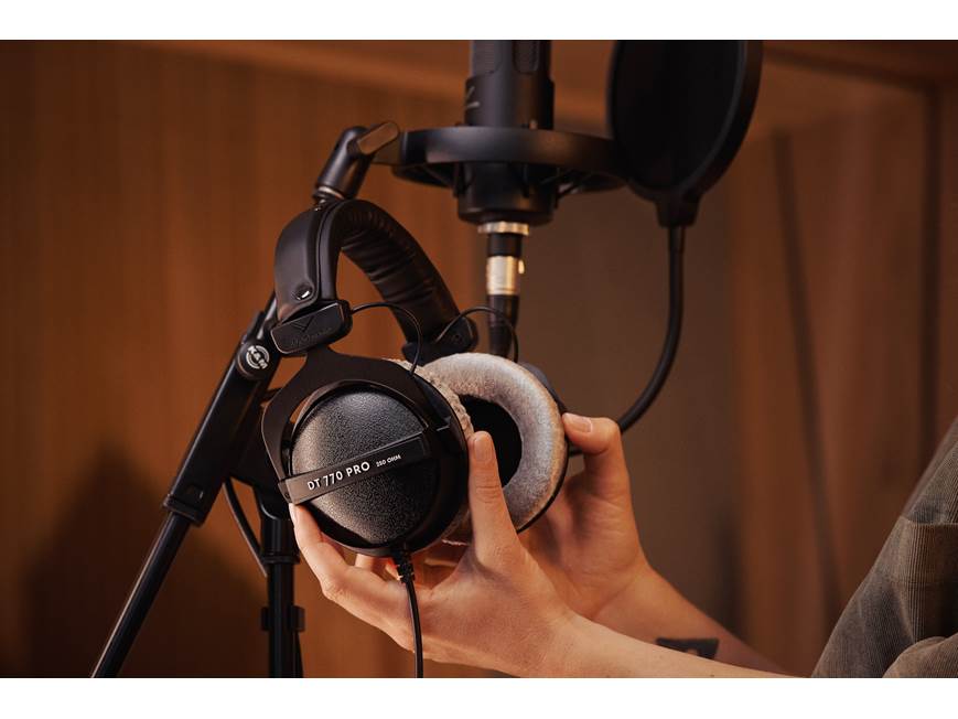 Beyerdynamic DT 770 Pro (250-ohm version) Closed-back wired over