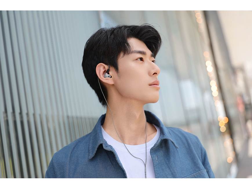 Sennheiser IE 200 (Silver Edition) Wired in-ear monitor headphones