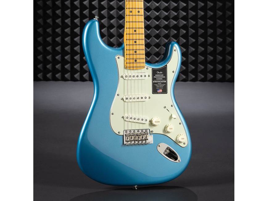 Fender American Professional Classic Stratocaster® (7.2 lbs