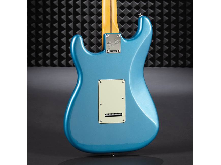 Fender American Professional Classic Stratocaster® (7.2 lbs