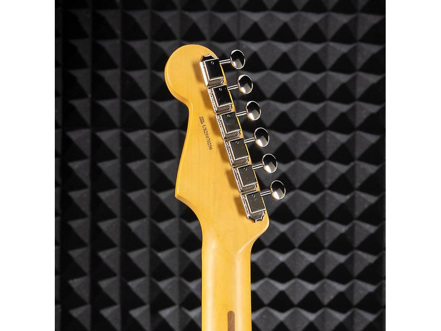Fender American Professional Classic Stratocaster® (7.2 lbs