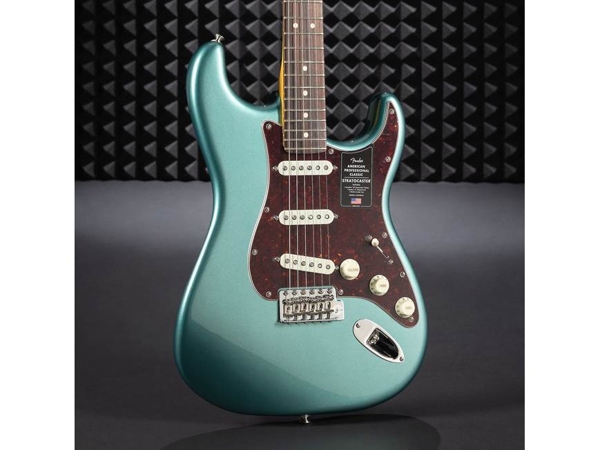 Fender American Professional Classic Stratocaster® (7.6 lbs