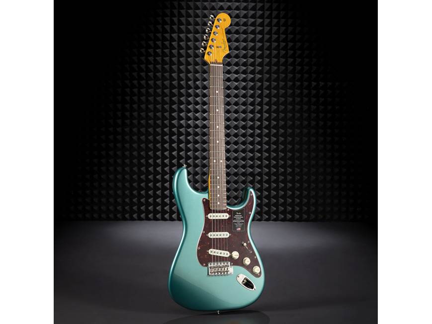 Fender American Professional Classic Stratocaster® (7.4 lbs