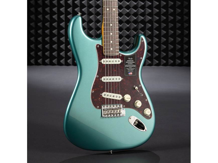 Fender American Professional Classic Stratocaster® (7.4 lbs