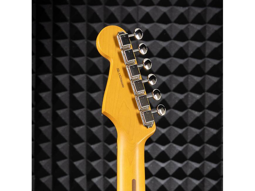 Fender American Professional Classic Stratocaster® (7.4 lbs