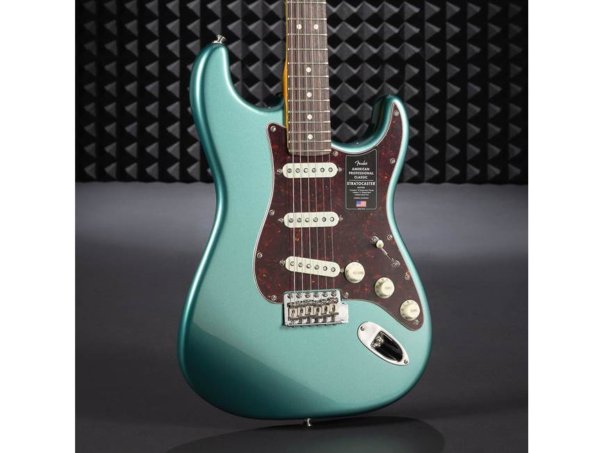 Fender American Professional Classic Stratocaster® (7.8 lbs