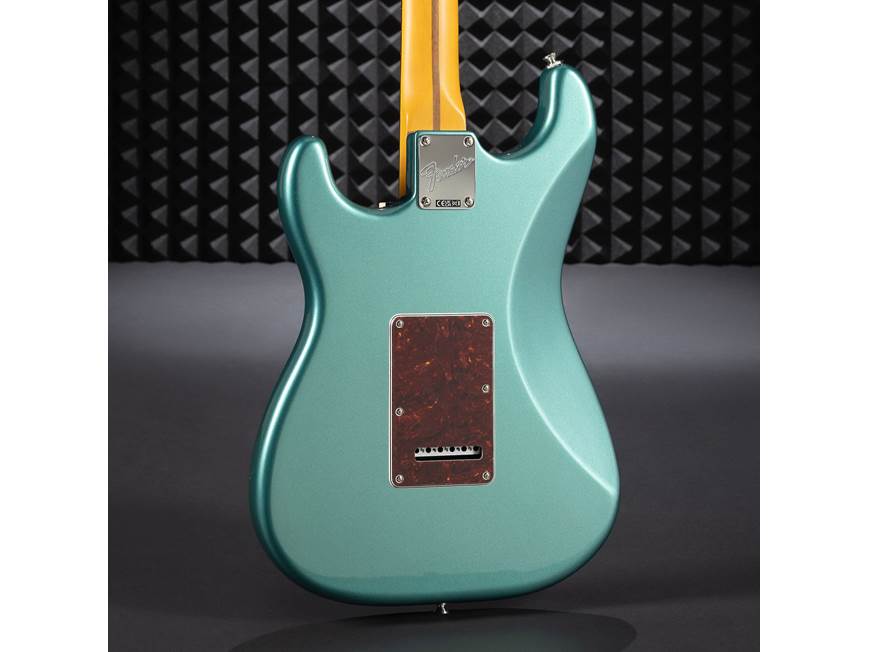 Fender American Professional Classic Stratocaster® (7.8 lbs