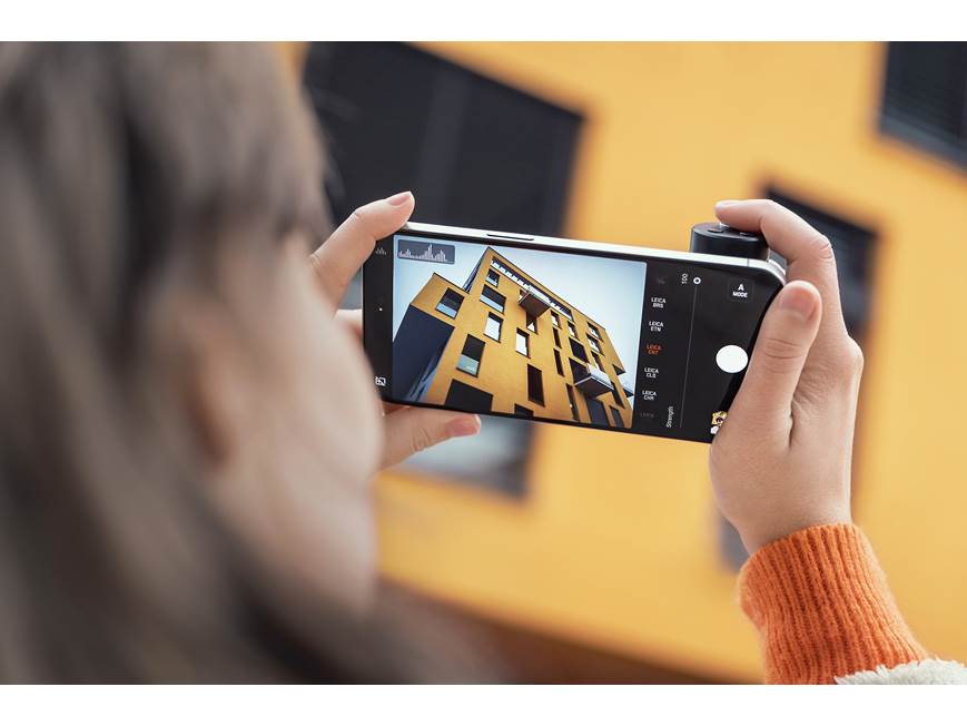 Leica LUX Grip MagSafe® grip/controller for iPhone® 12 and later