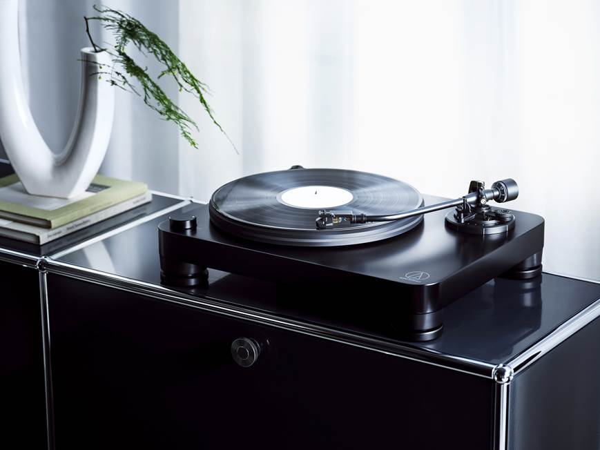 Audio-Technica AT-LP7X Manual belt-drive turntable with built-in