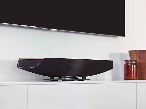 Sonus faber Omnia sitting beneath a TV